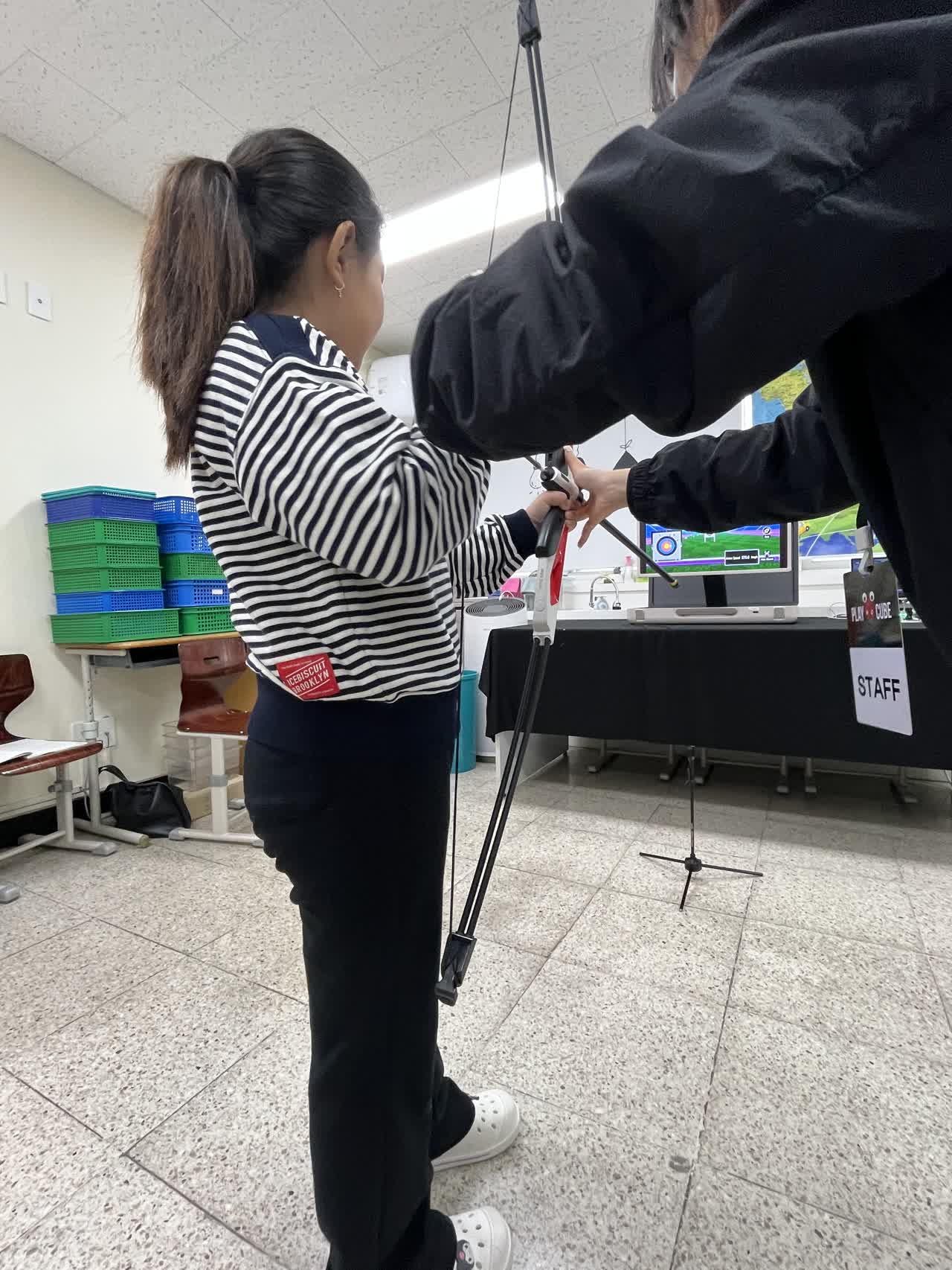학교축제에서 운영한 AR글래스(활쏘기) 체험부스