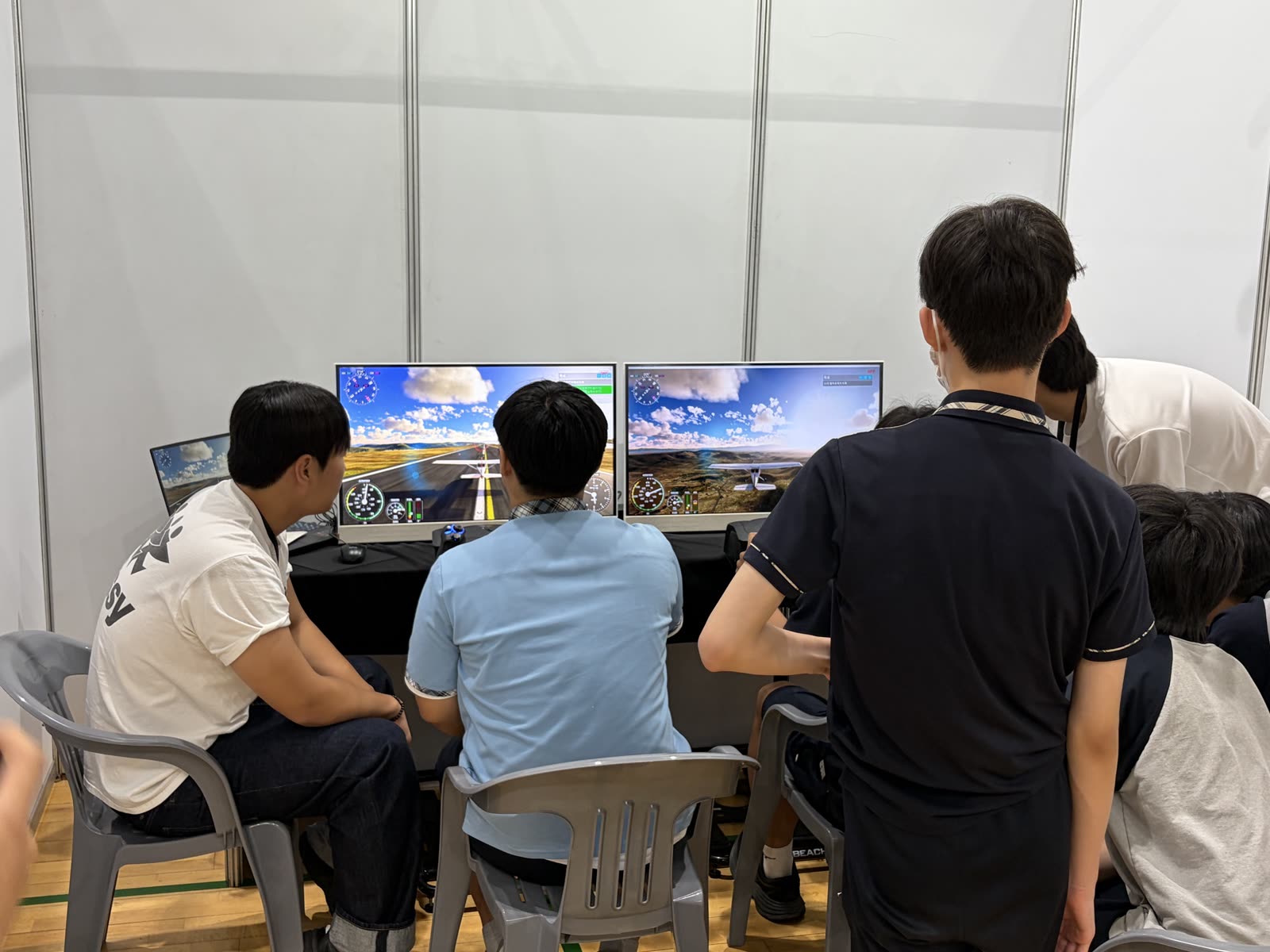 항공 조종 시뮬레이션 체험부스 장비와 부스 구성