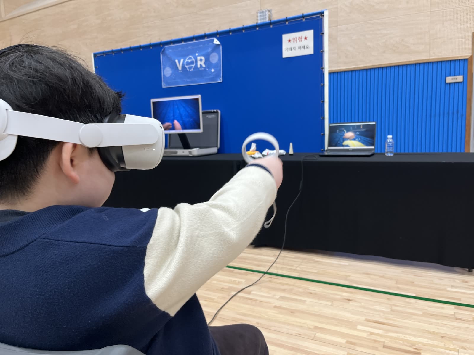 VR헤드셋 체험부스 장비와 부스 구성